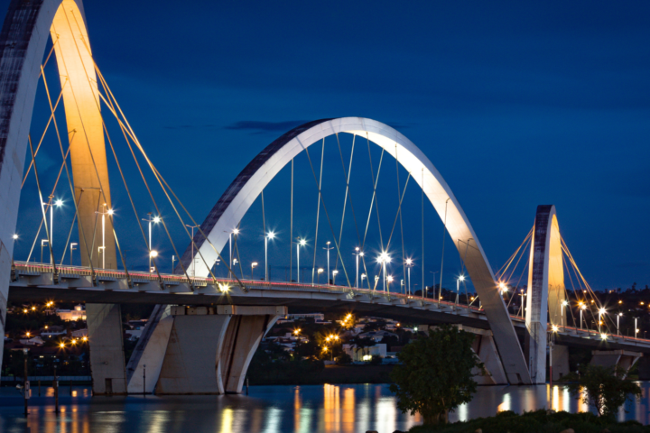 Brasília, a capital do Brasil, é um destino turístico imperdível para quem deseja conhecer mais sobre a história e a cultura brasileiras.
